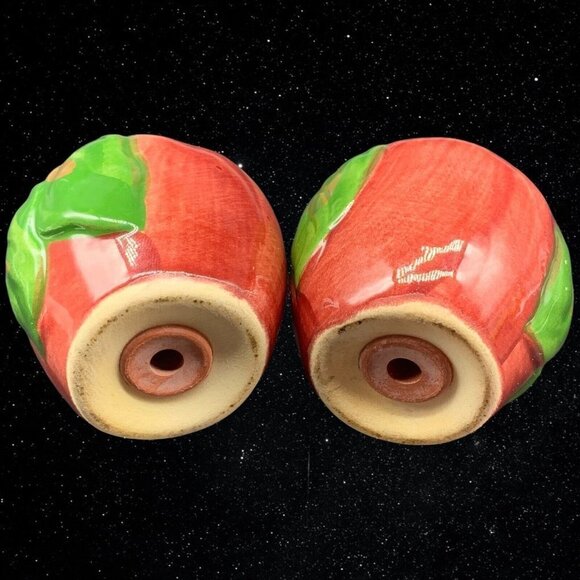 Pair Of Vintage Hand Painted Art Pottery Apple Salt & Pepper Shakers 1.75”T 2”W - Picture 6 of 6